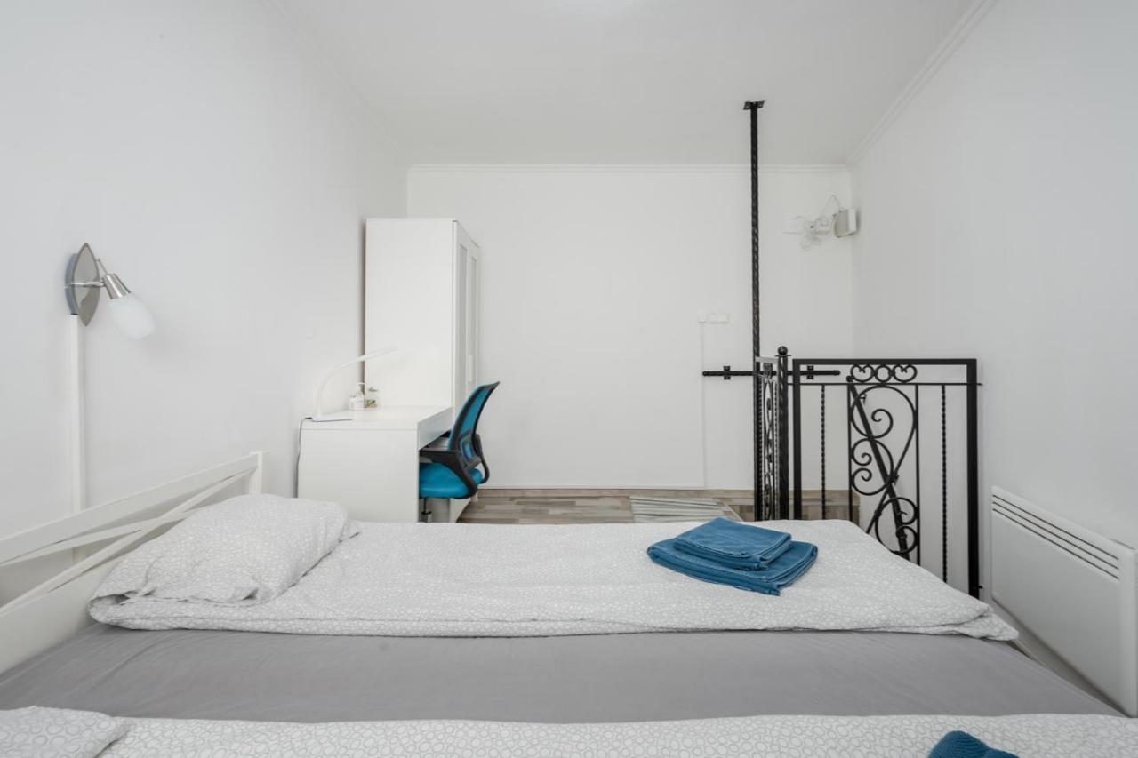 Bpr Simply Azure Apartment Budapest Exteriör bild